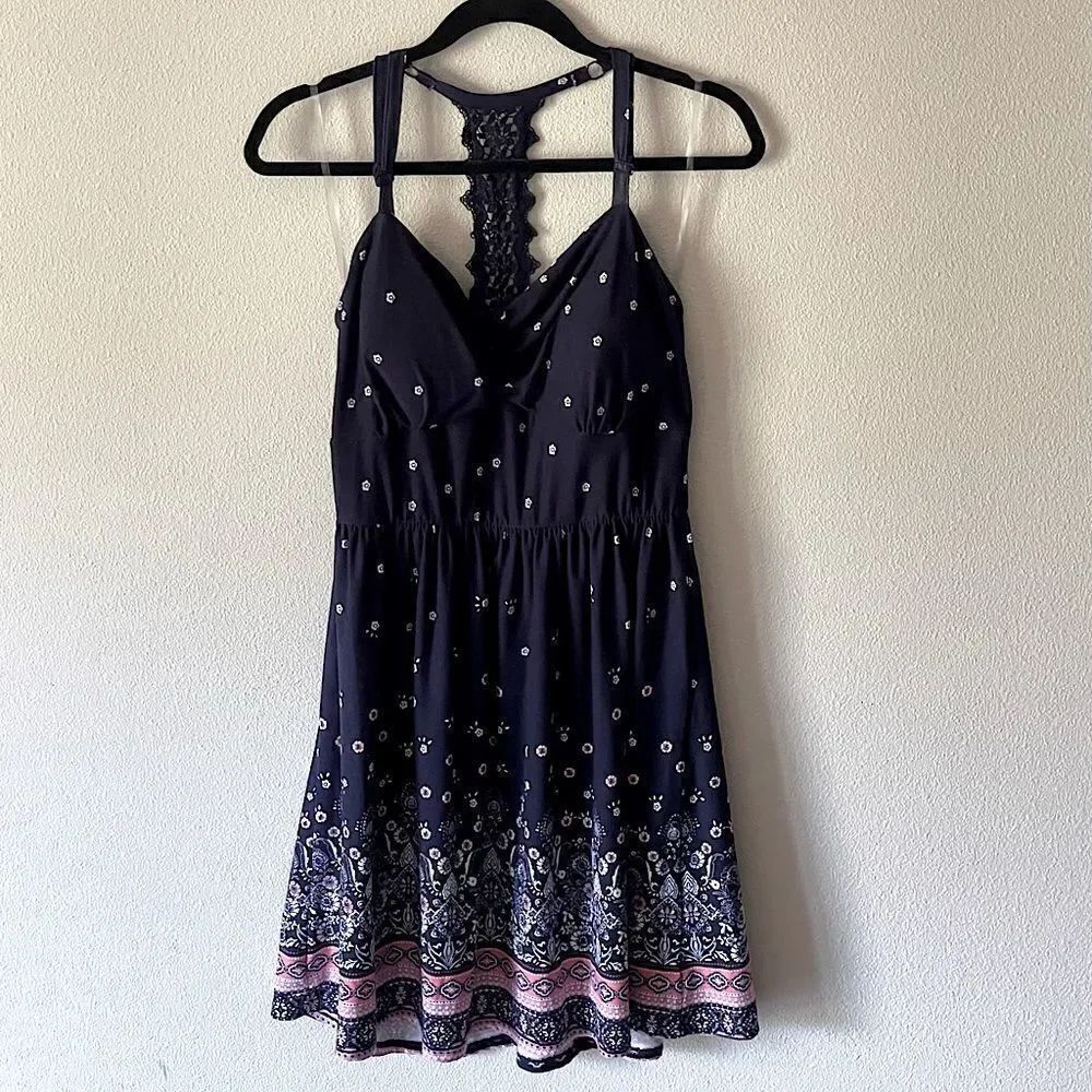 NWOT! Juniors No Boundaries Adjustable Halter Dress. Size XL (15-17).